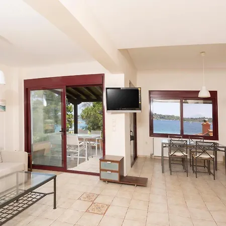 Egeo - Beachfront Paradise, Private Beach, Starlink, Bbq