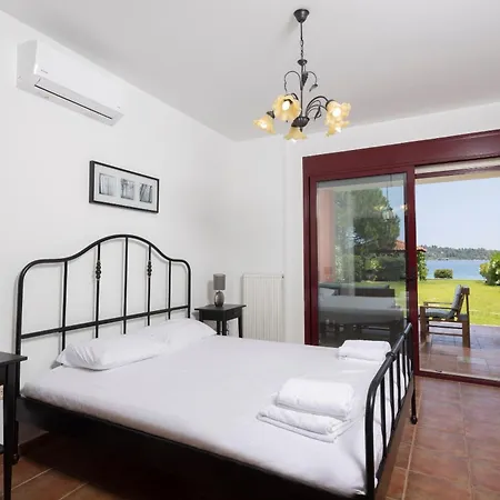 Egeo - Beachfront Paradise, Private Beach, Starlink, Bbq *