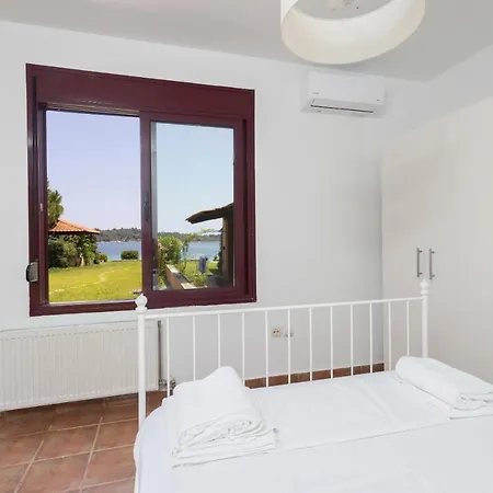 Villa Egeo - Beachfront Paradise, Private Beach, Starlink, Bbq *
