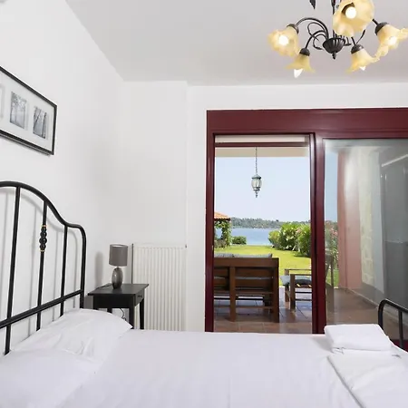 Egeo - Beachfront Paradise, Private Beach, Starlink, Bbq Villa *