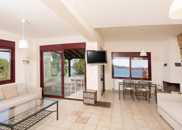 Egeo - Beachfront Paradise, Private Beach, Starlink, Bbq