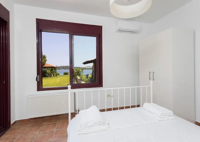 Villa Egeo - Beachfront Paradise, Private Beach, Starlink, Bbq *