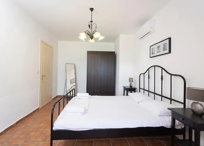 Villa Egeo - Beachfront Paradise, Private Beach, Starlink, Bbq