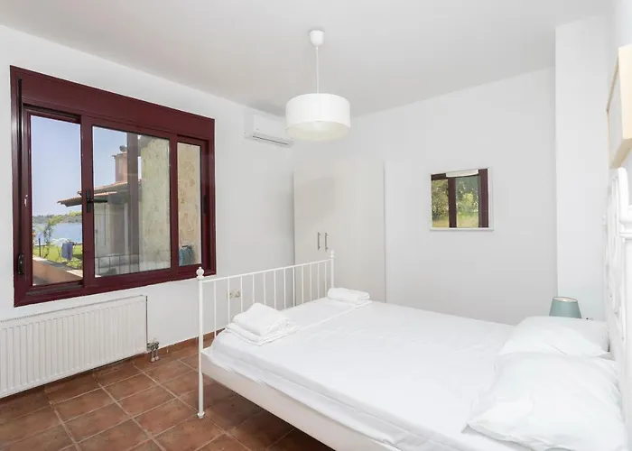 Villa Egeo - Beachfront Paradise, Private Beach, Starlink, Bbq Vourvourou